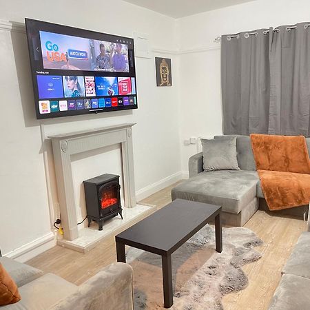 Hometel Digs Hidden Gem Large Comfy Home Can Sleep 15 Braunstone Town ภายนอก รูปภาพ