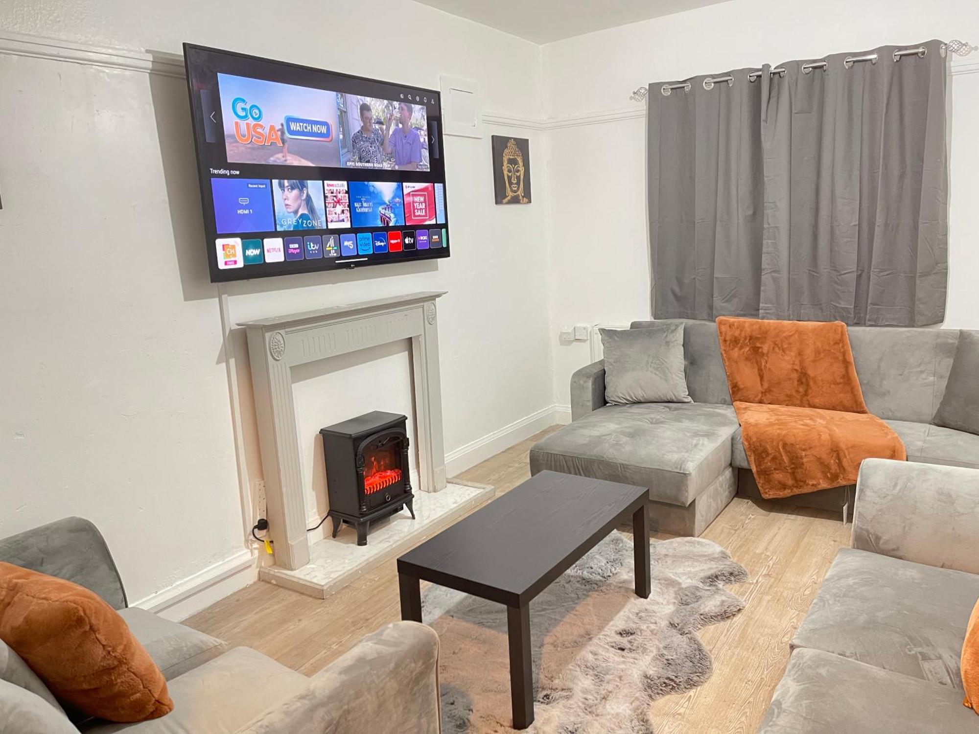 Hometel Digs Hidden Gem Large Comfy Home Can Sleep 15 Braunstone Town ภายนอก รูปภาพ