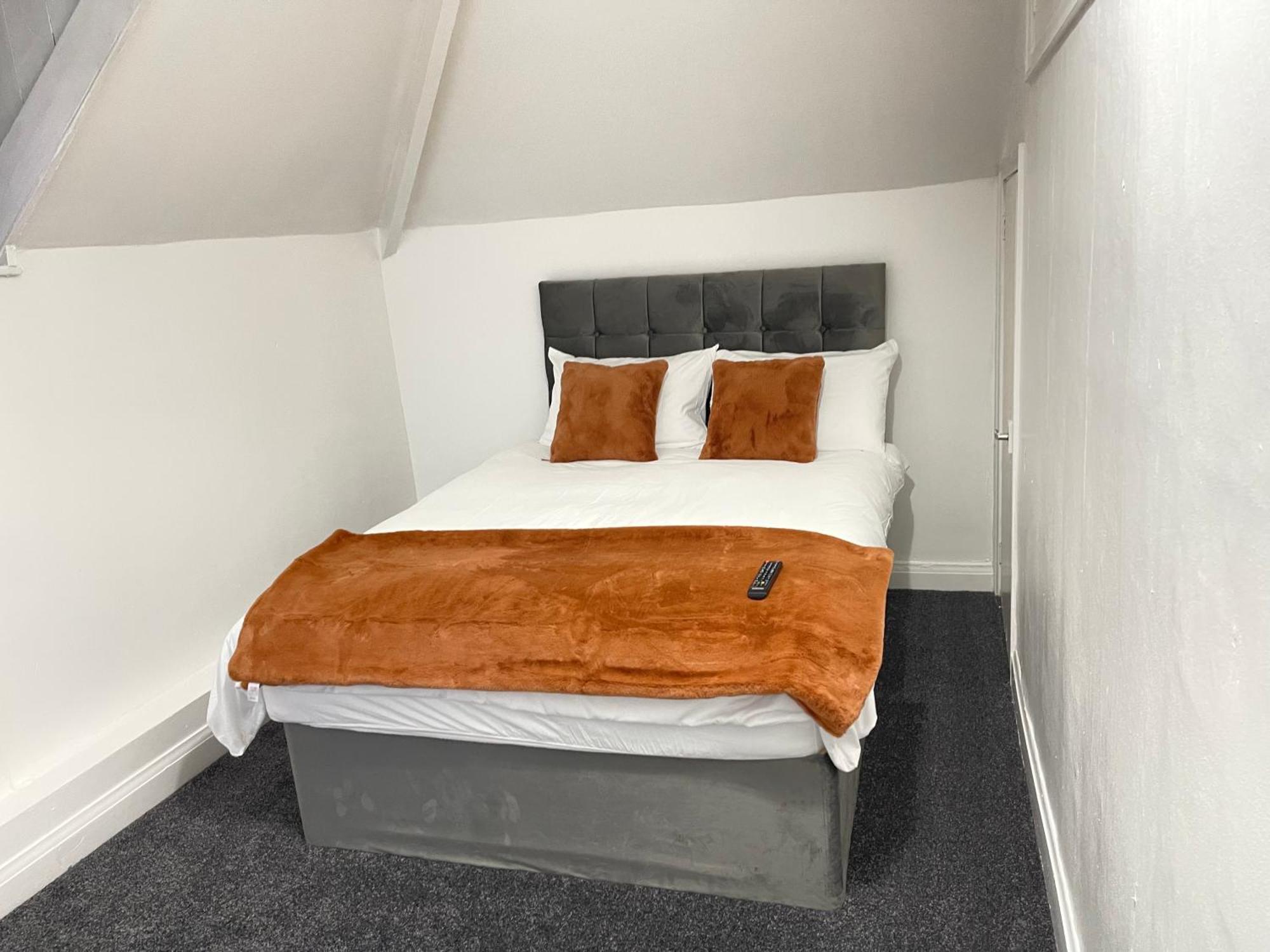Hometel Digs Hidden Gem Large Comfy Home Can Sleep 15 Braunstone Town ภายนอก รูปภาพ