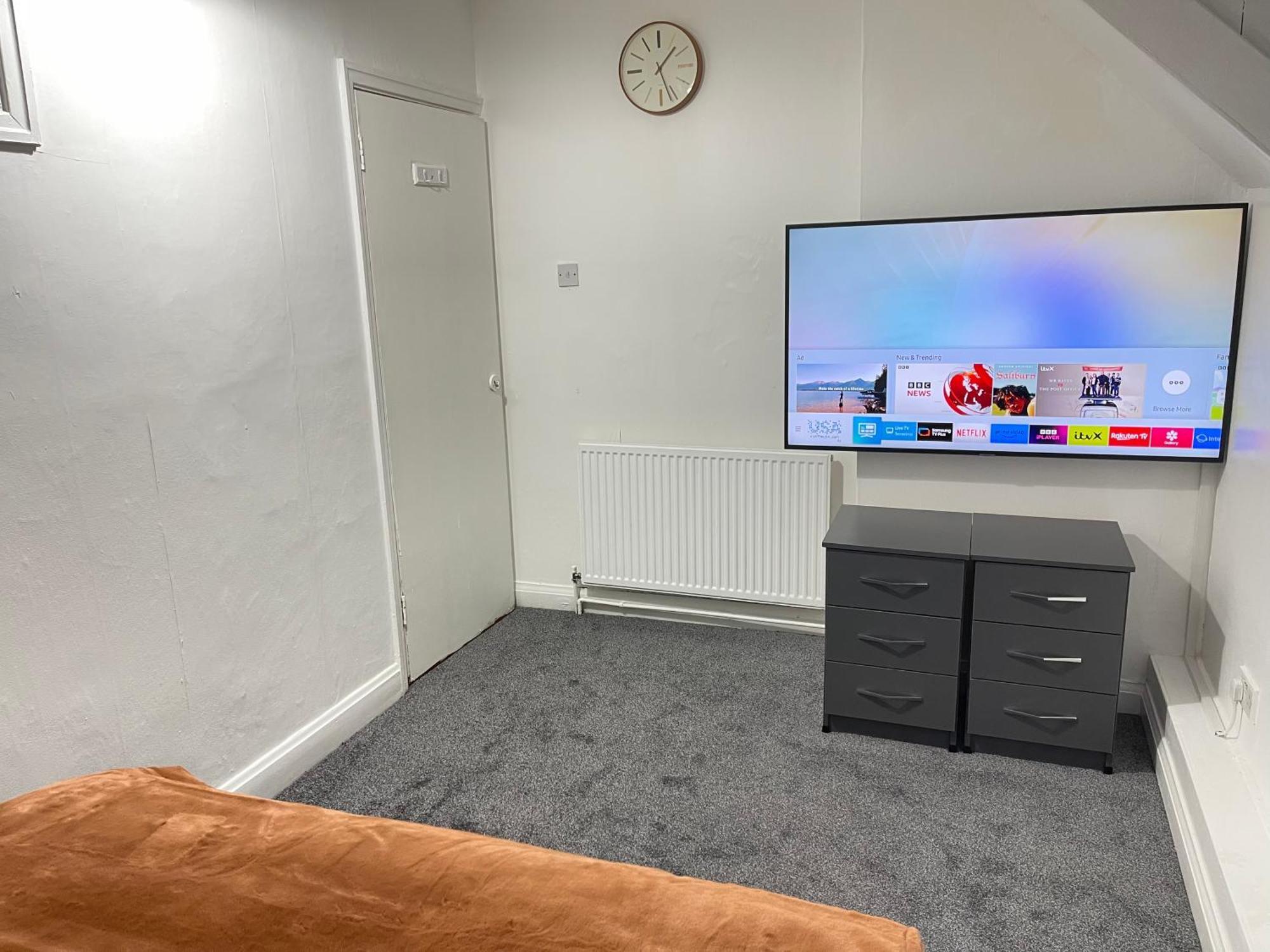 Hometel Digs Hidden Gem Large Comfy Home Can Sleep 15 Braunstone Town ภายนอก รูปภาพ