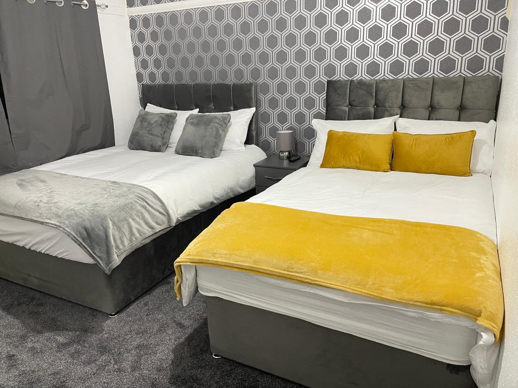 Hometel Digs Hidden Gem Large Comfy Home Can Sleep 15 Braunstone Town ภายนอก รูปภาพ